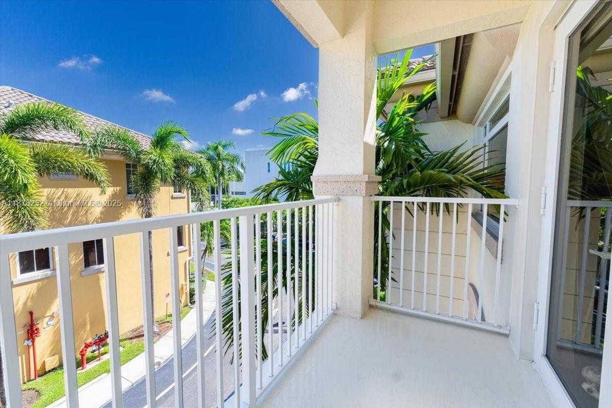 Small Image of 2802 NORTH EAST 184TH TER, Aventura Number 18