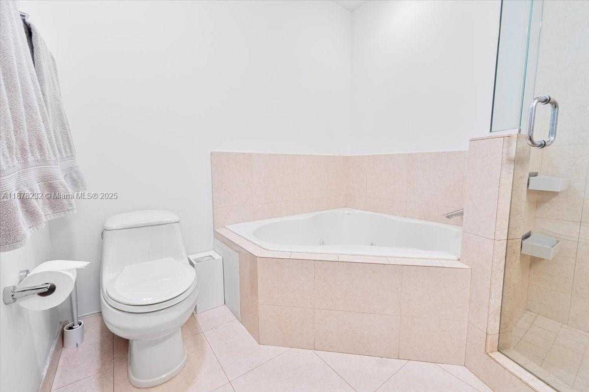 Small Image of 2802 NORTH EAST 184TH TER, Aventura Number 20