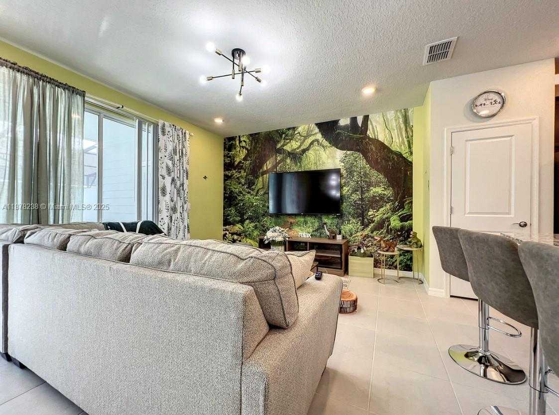 Small Image of 3878 LANA AVE, Davenport Number 19