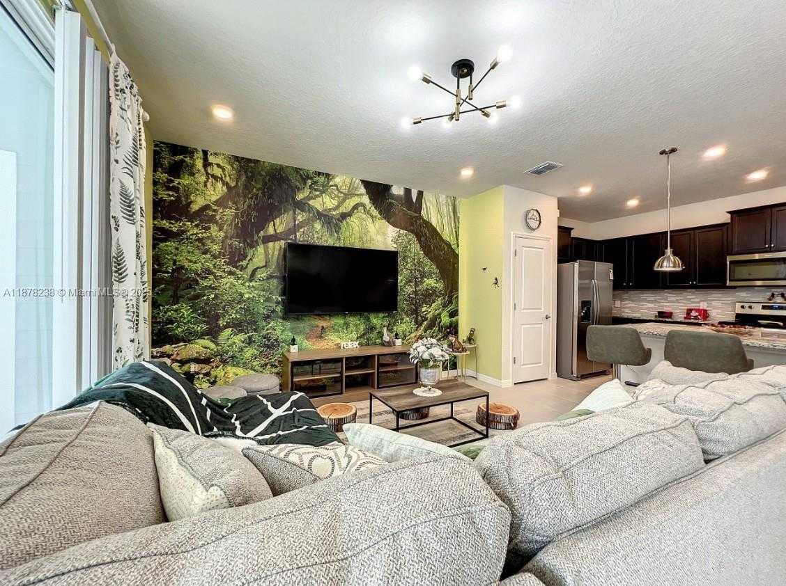 Small Image of 3878 LANA AVE, Davenport Number 21