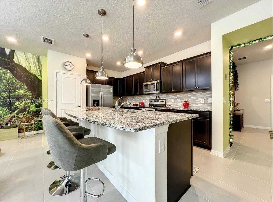 Small Image of 3878 LANA AVE, Davenport Number 24