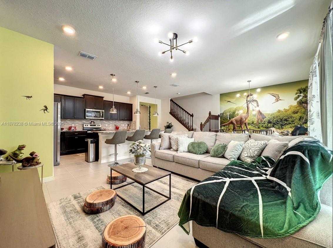 Small Image of 3878 LANA AVE, Davenport Number 26