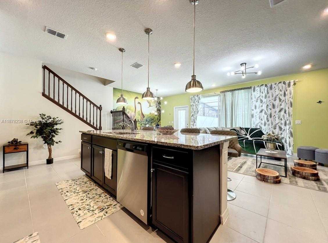Small Image of 3878 LANA AVE, Davenport Number 27