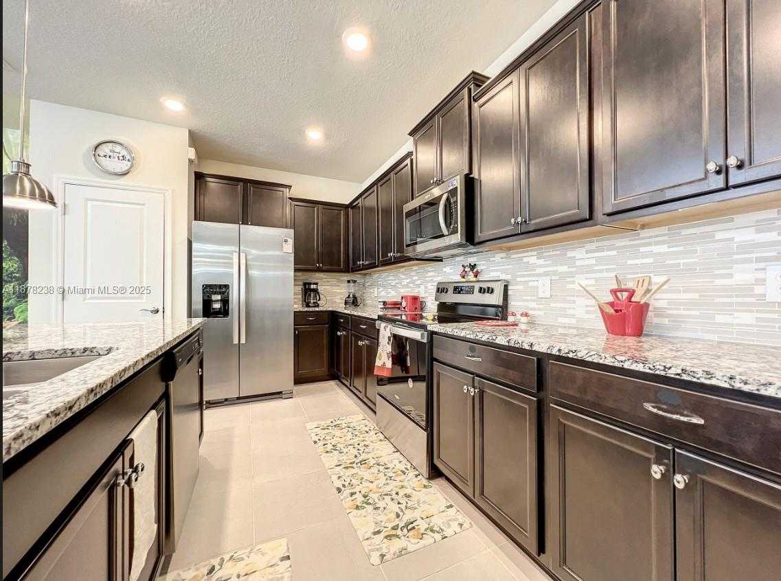 Small Image of 3878 LANA AVE, Davenport Number 29