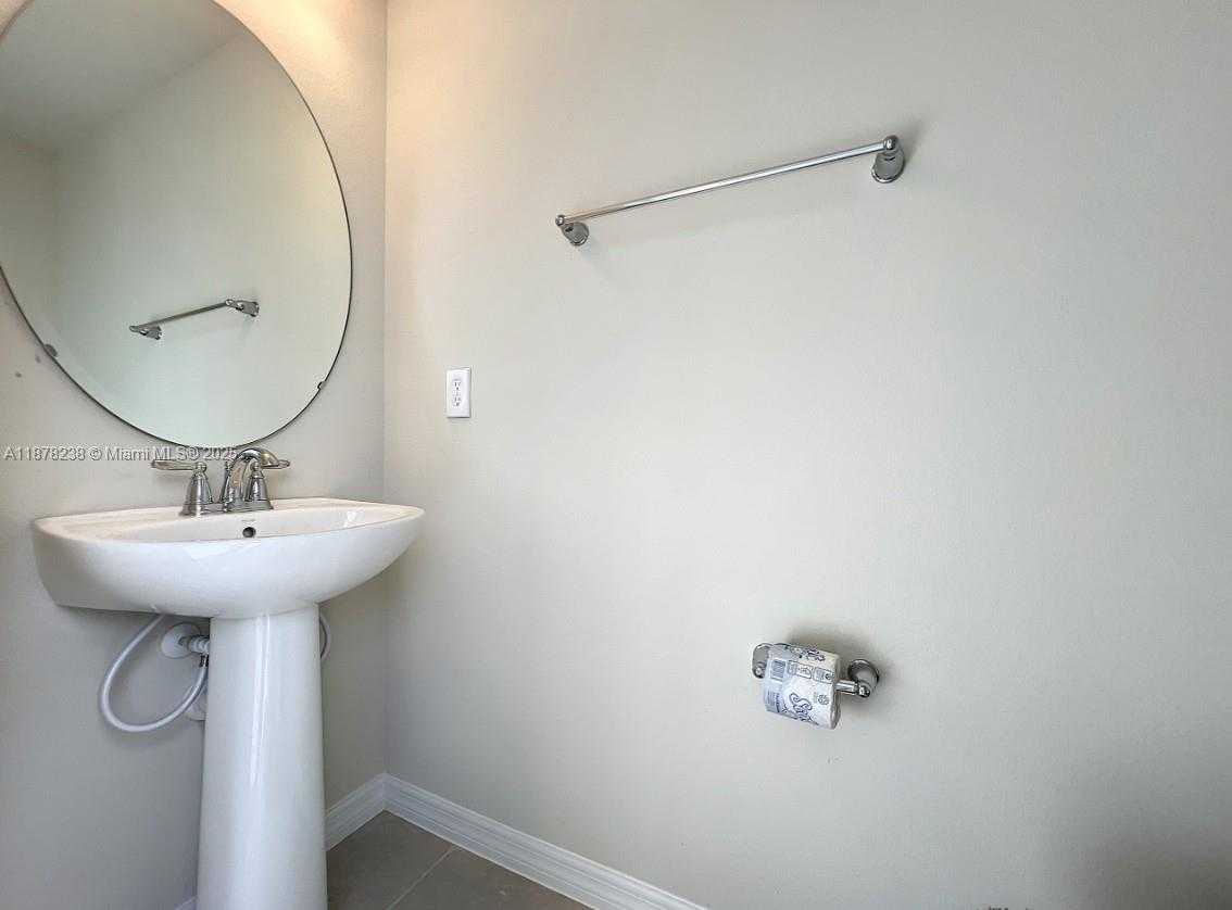 Small Image of 3878 LANA AVE, Davenport Number 50