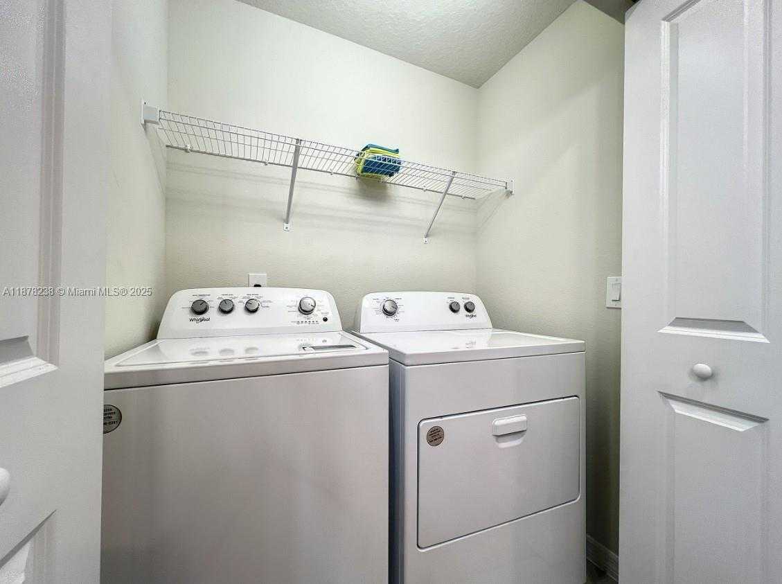 Small Image of 3878 LANA AVE, Davenport Number 51