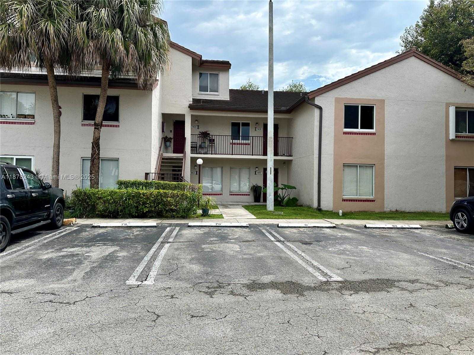 Small Image of 9435 SOUTH WEST 140TH CT #9435, Miami Number 3