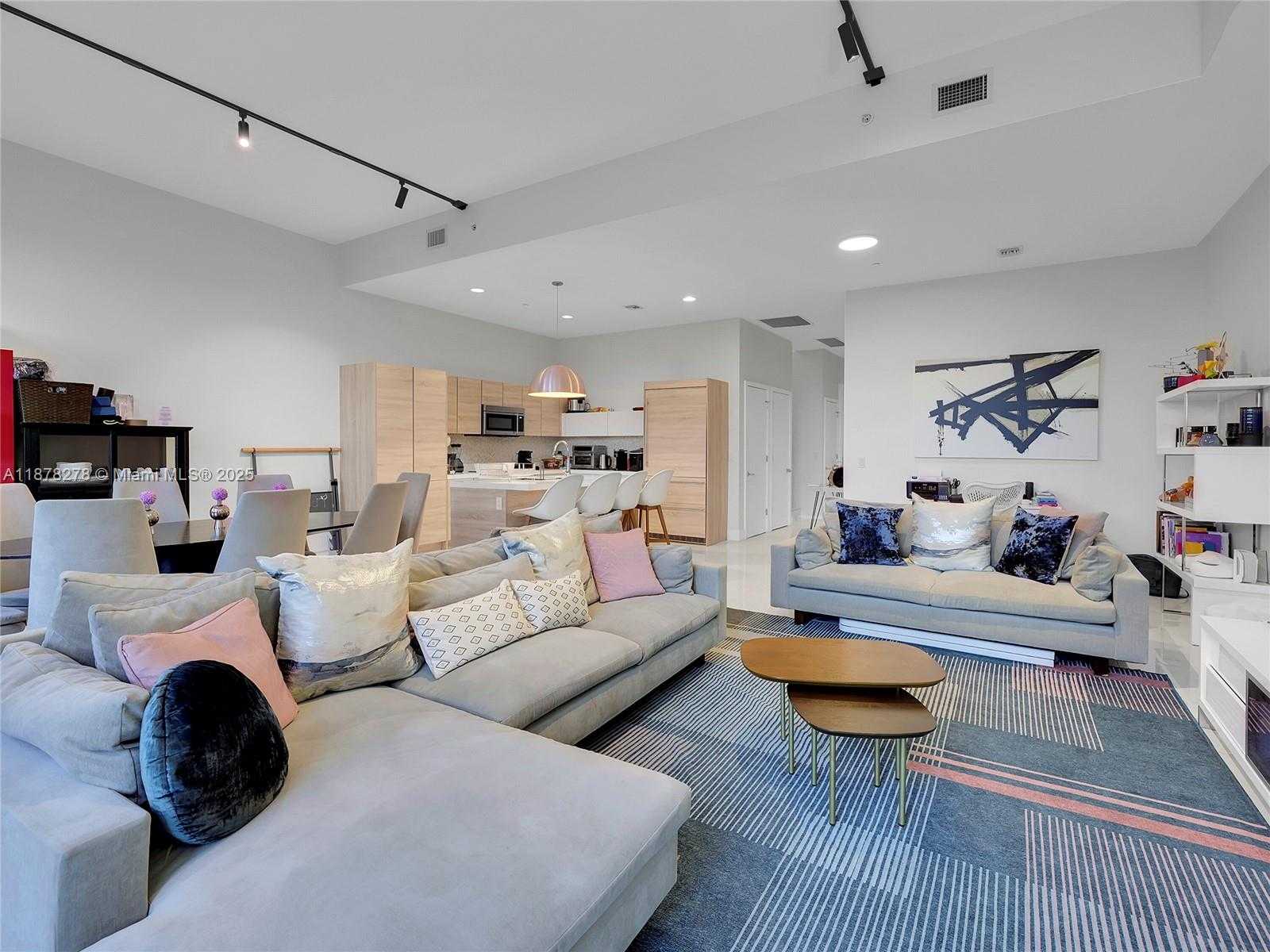 Small Image of 16385 BISCAYNE BLVD #105, North Miami Beach Number 10