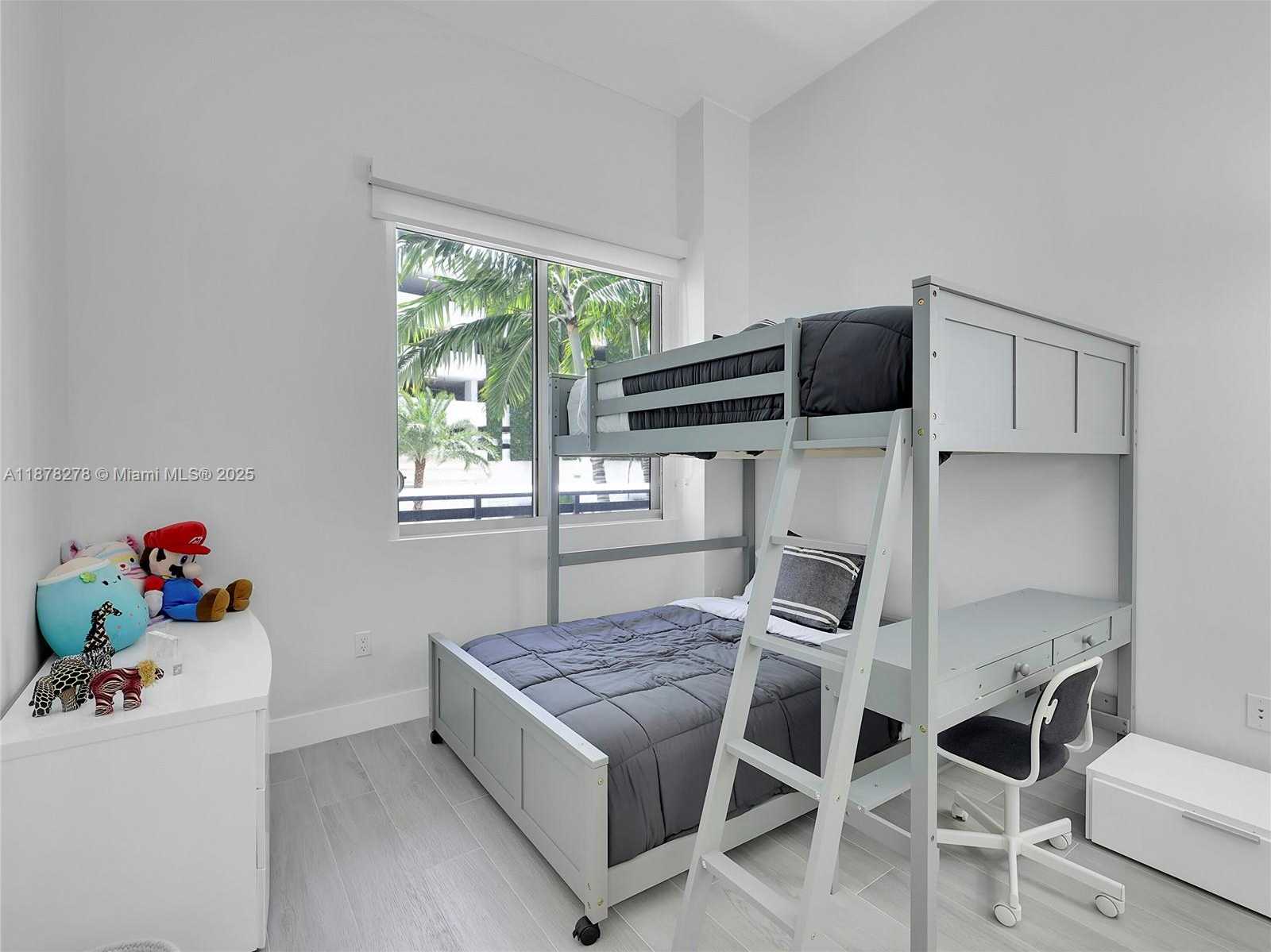 Small Image of 16385 BISCAYNE BLVD #105, North Miami Beach Number 14