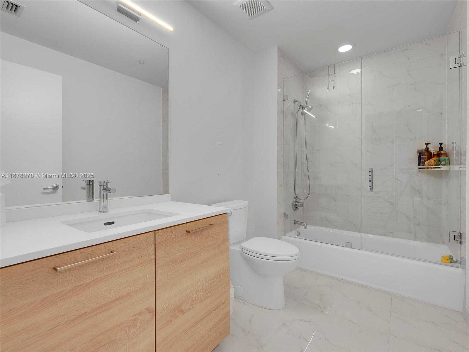 Small Image of 16385 BISCAYNE BLVD #105, North Miami Beach Number 17