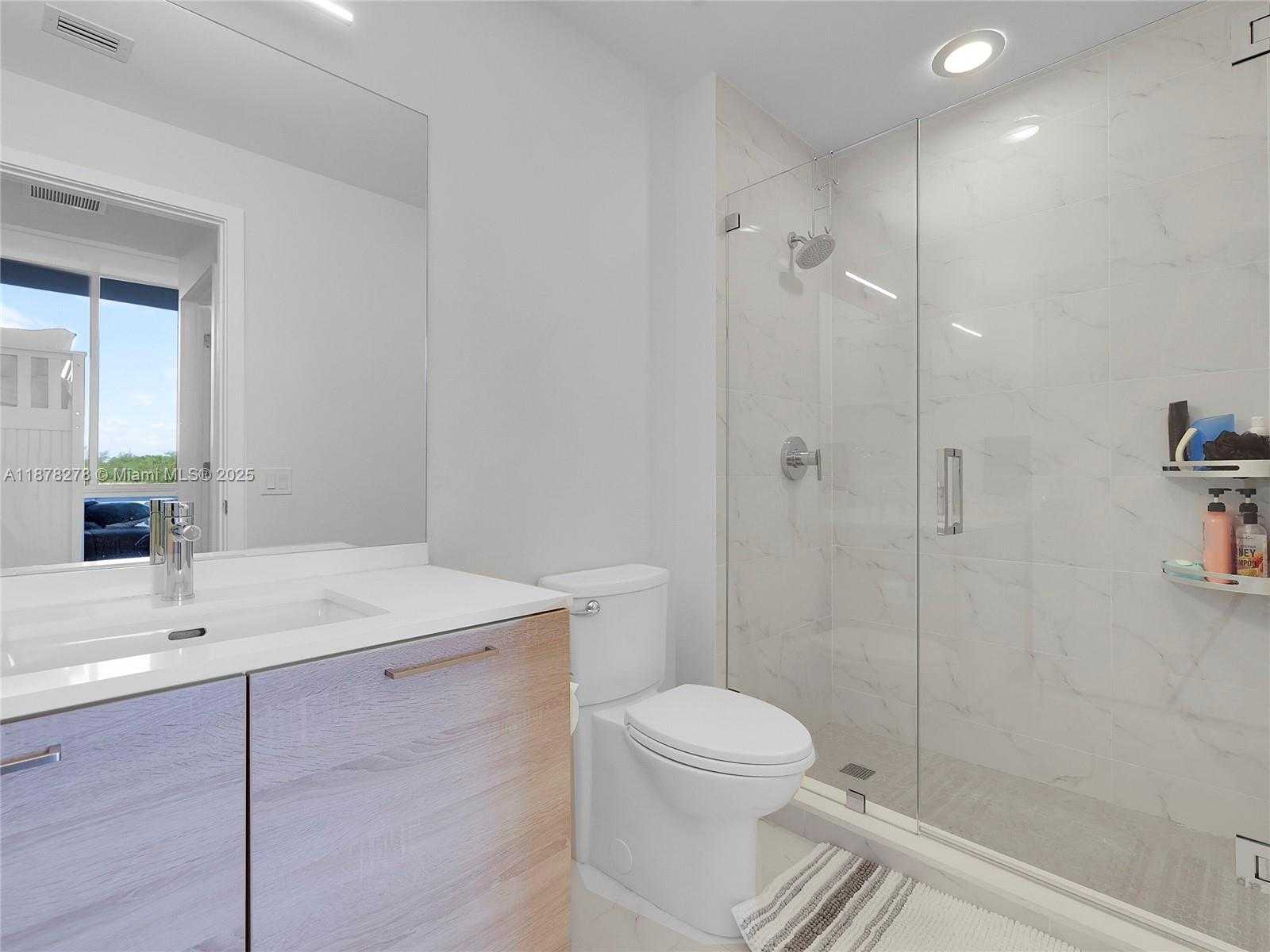 Small Image of 16385 BISCAYNE BLVD #105, North Miami Beach Number 19