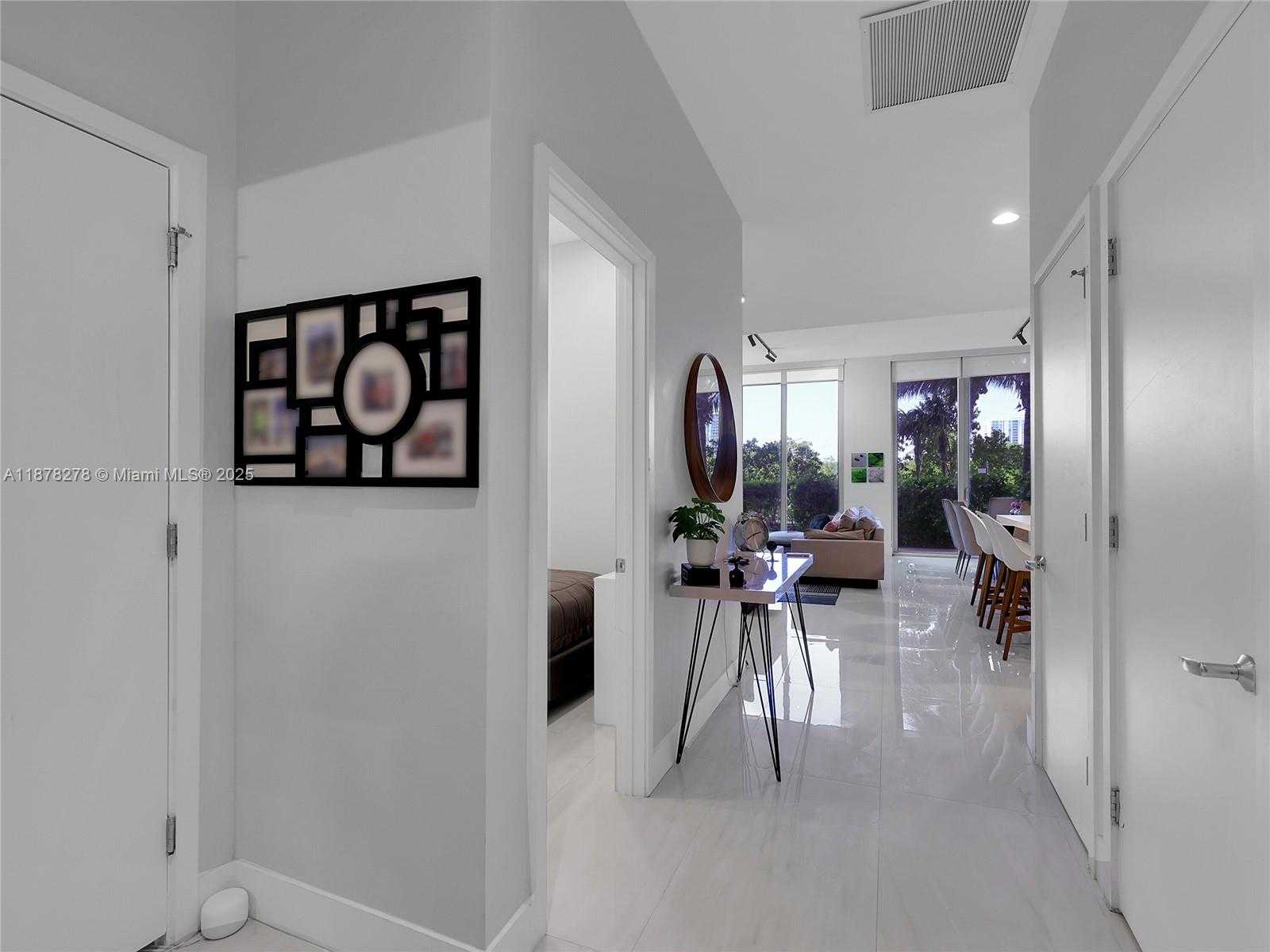 Small Image of 16385 BISCAYNE BLVD #105, North Miami Beach Number 2