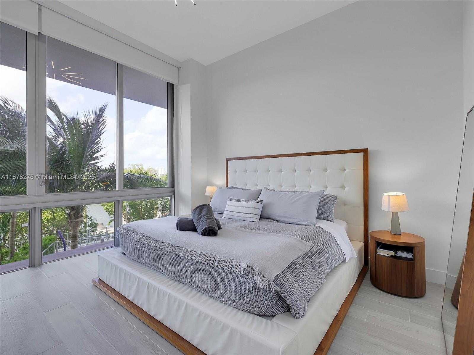 Small Image of 16385 BISCAYNE BLVD #105, North Miami Beach Number 20