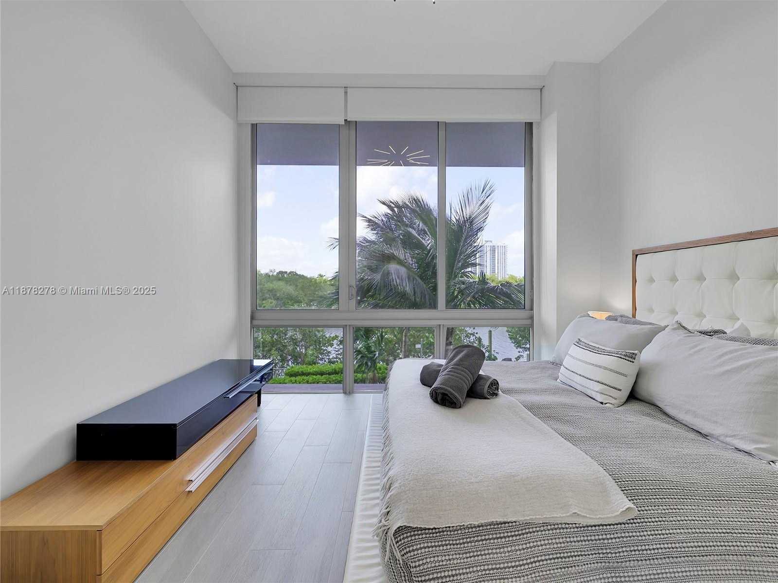 Small Image of 16385 BISCAYNE BLVD #105, North Miami Beach Number 21