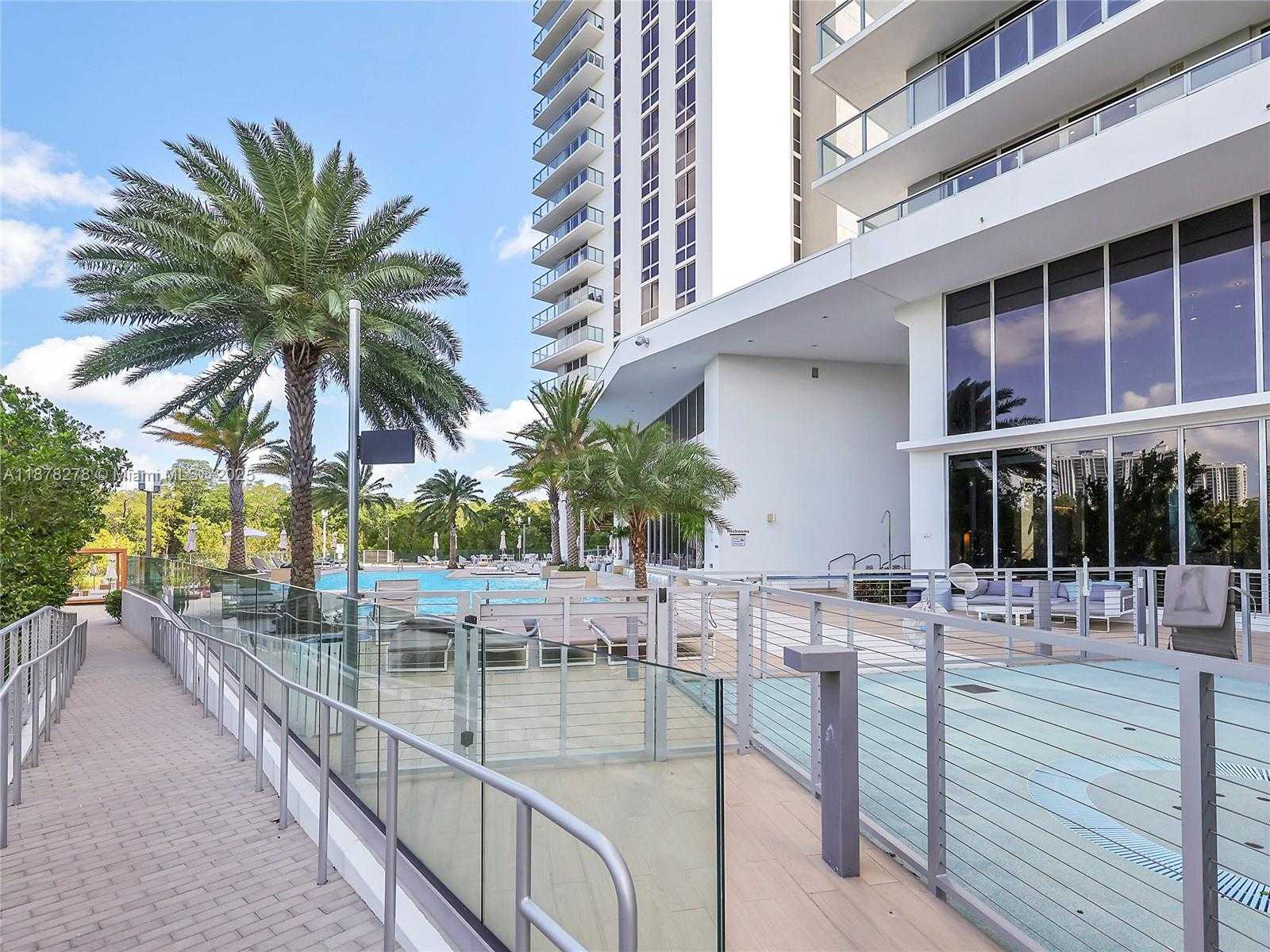 Small Image of 16385 BISCAYNE BLVD #105, North Miami Beach Number 24