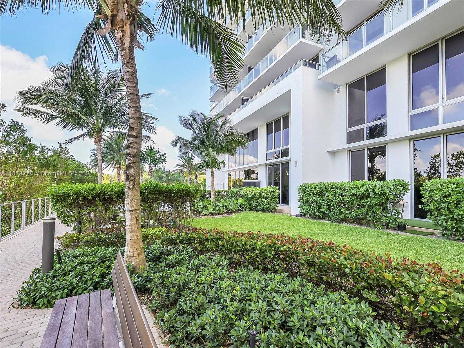 Small Image of 16385 BISCAYNE BLVD #105, North Miami Beach Number 25