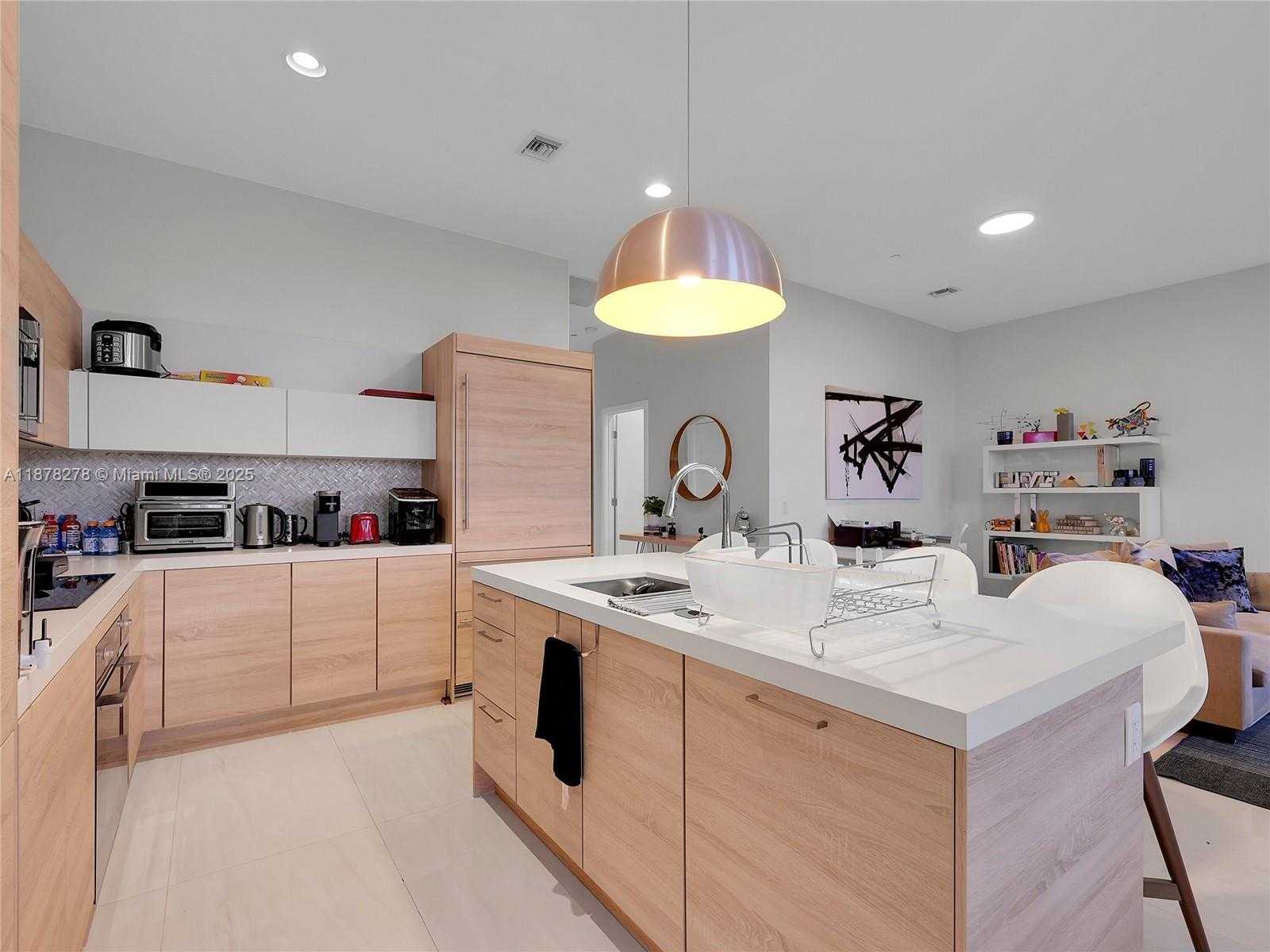 Small Image of 16385 BISCAYNE BLVD #105, North Miami Beach Number 4