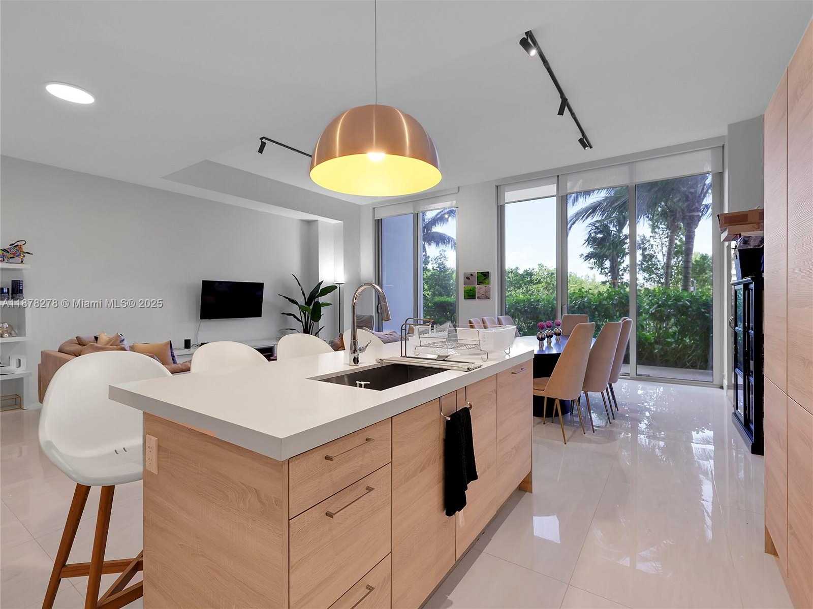 Small Image of 16385 BISCAYNE BLVD #105, North Miami Beach Number 5