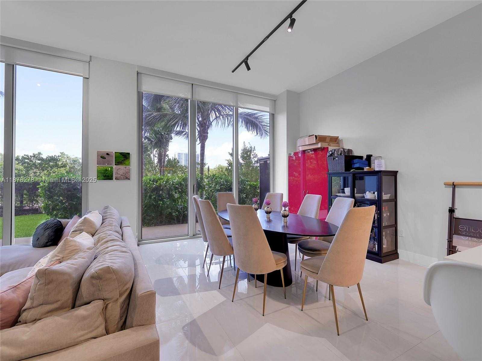 Small Image of 16385 BISCAYNE BLVD #105, North Miami Beach Number 8