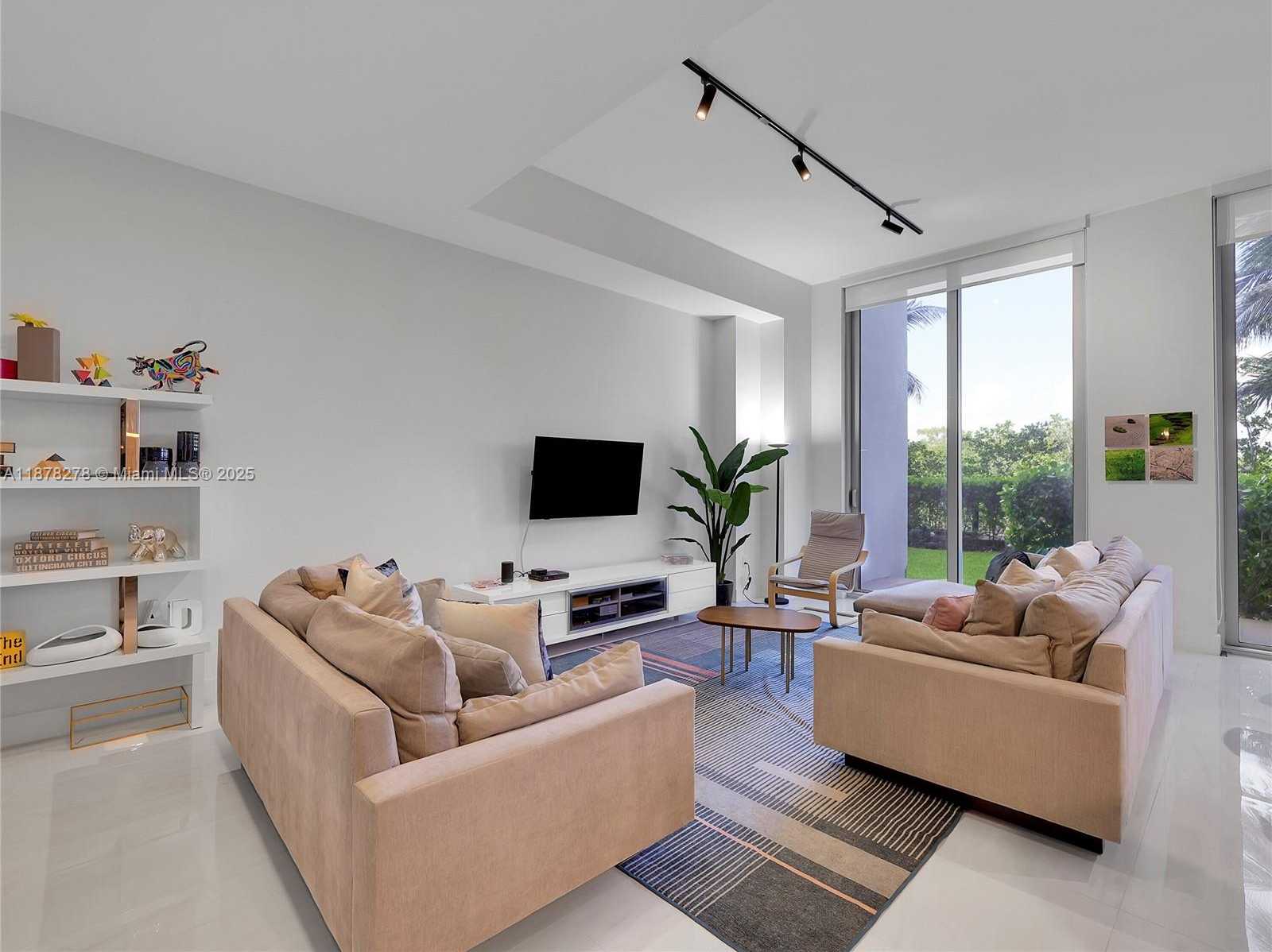 Small Image of 16385 BISCAYNE BLVD #105, North Miami Beach Number 9