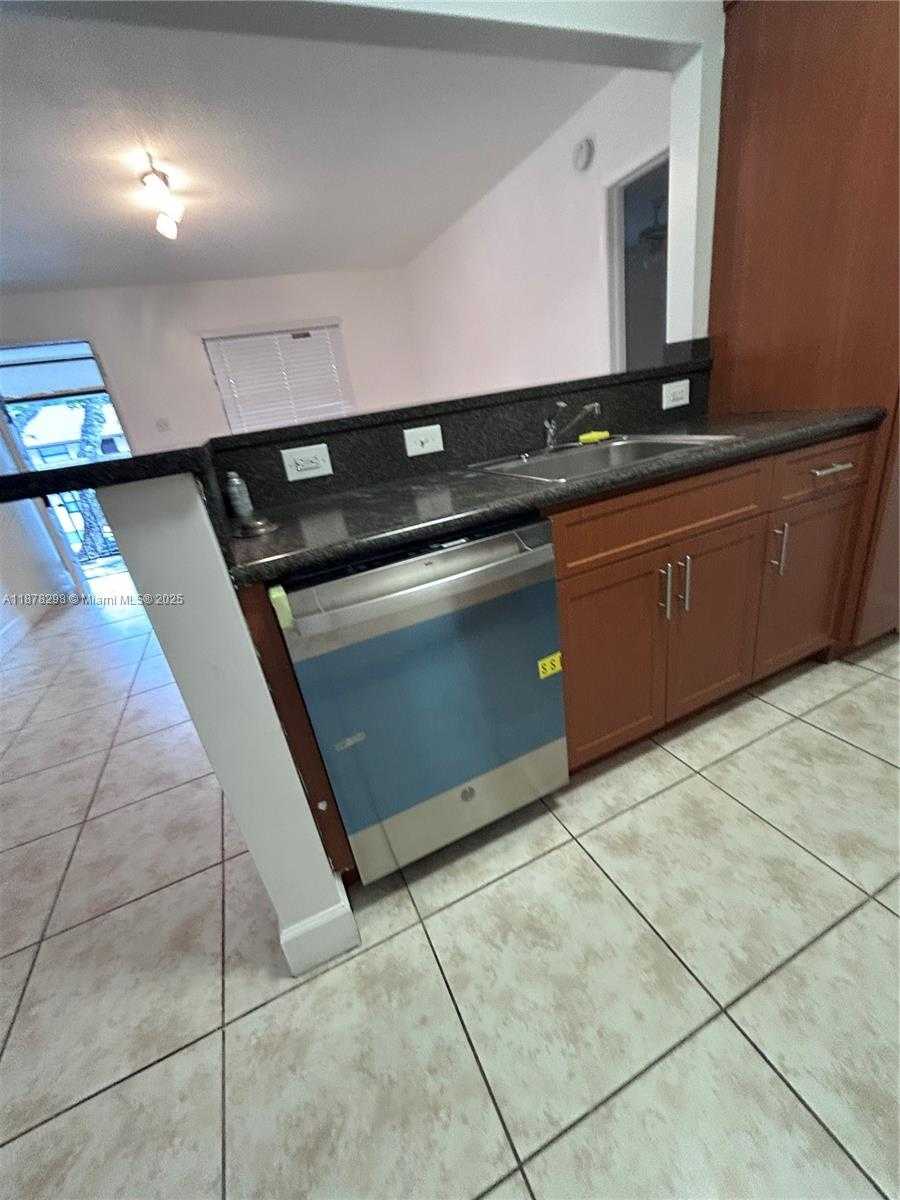 Small Image of 6040 SHAKERWOOD CIR #203, Tamarac Number 2