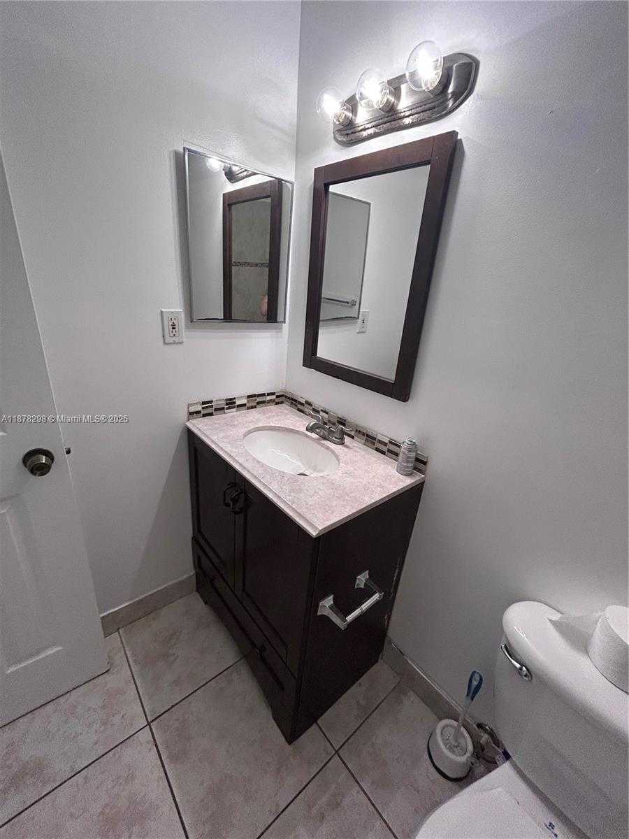 Small Image of 6040 SHAKERWOOD CIR #203, Tamarac Number 6