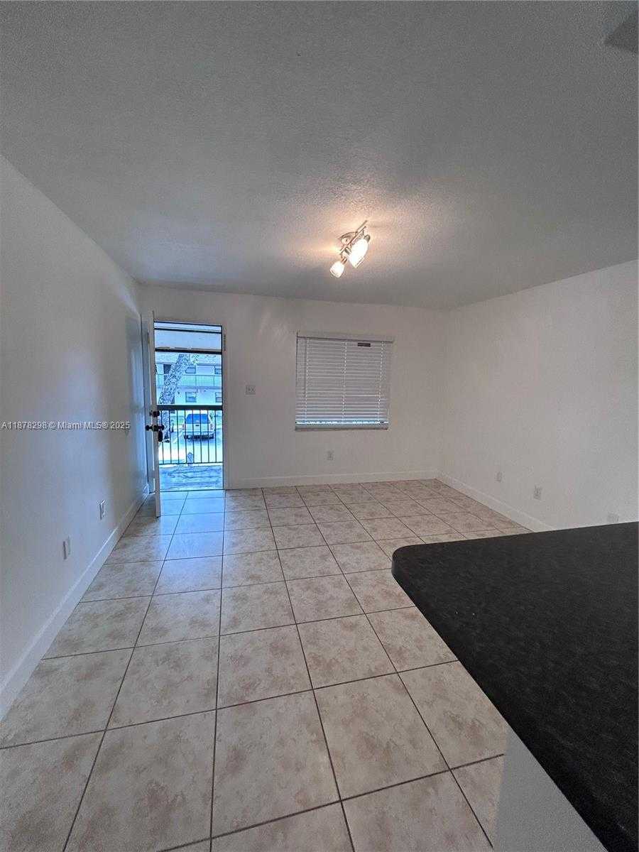 Small Image of 6040 SHAKERWOOD CIR #203, Tamarac Number 7