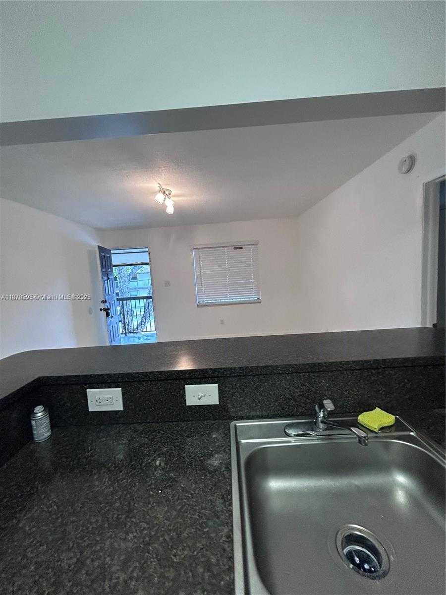 Small Image of 6040 SHAKERWOOD CIR #203, Tamarac Number 8