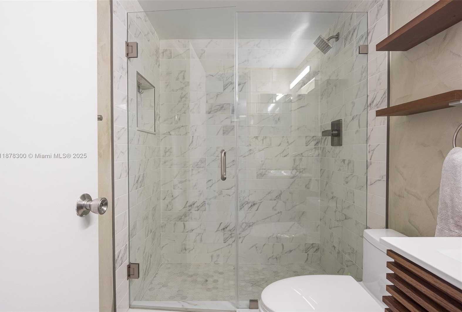 Small Image of 770 CLAUGHTON ISLAND DR #609, Miami Number 3