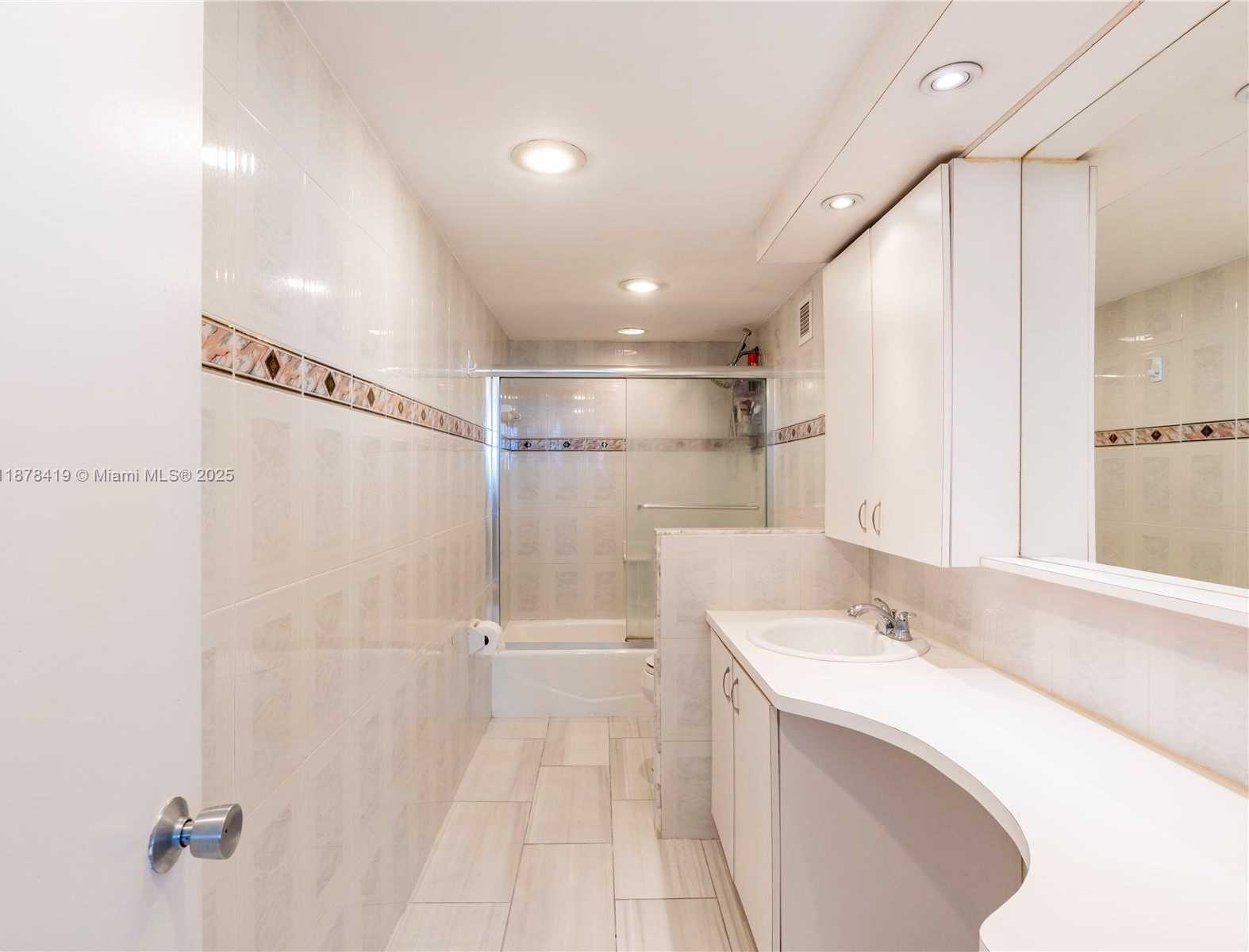 Small Image of 5005 COLLINS AVE #1105, Miami Beach Number 12