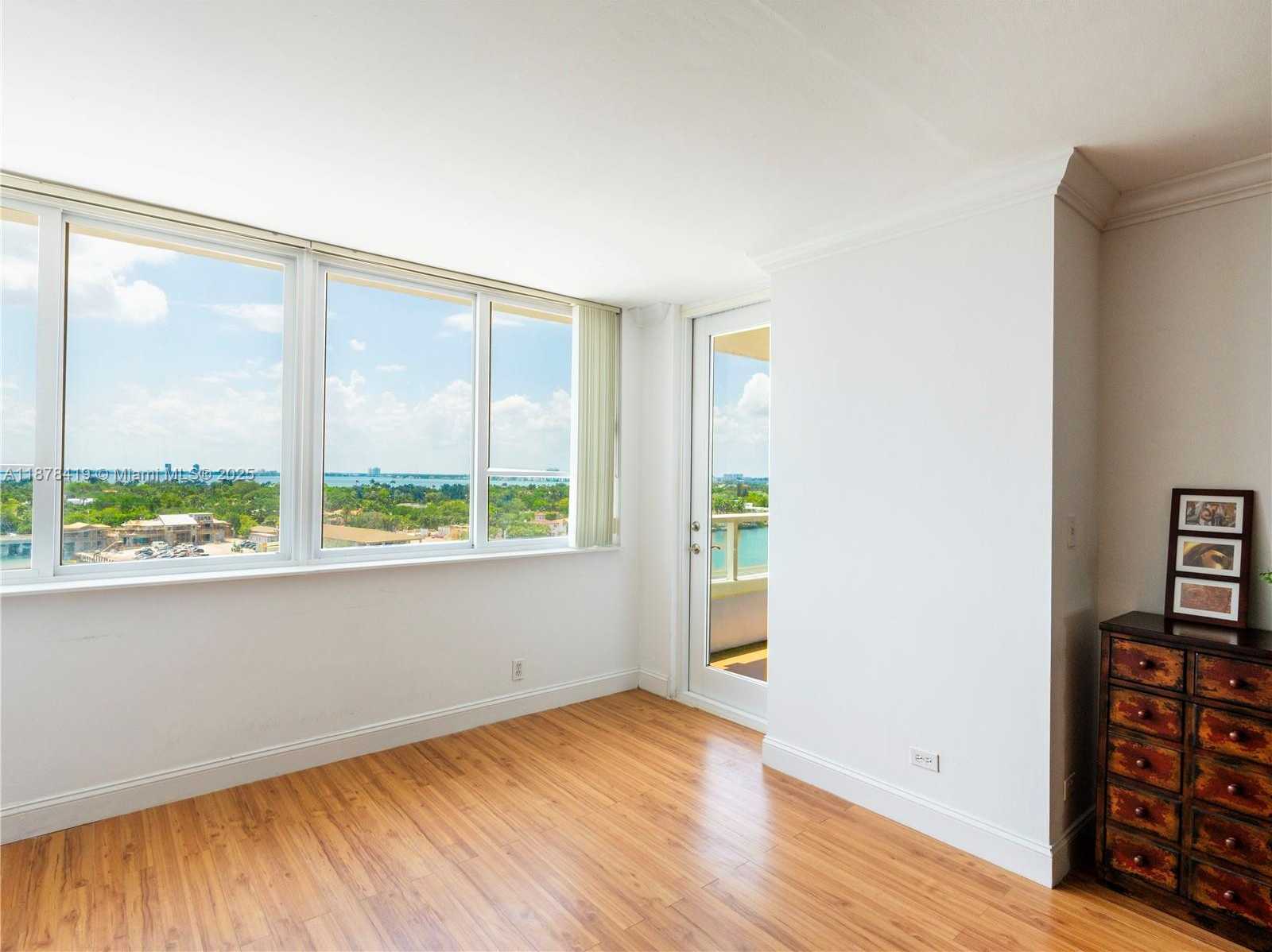 Small Image of 5005 COLLINS AVE #1105, Miami Beach Number 3