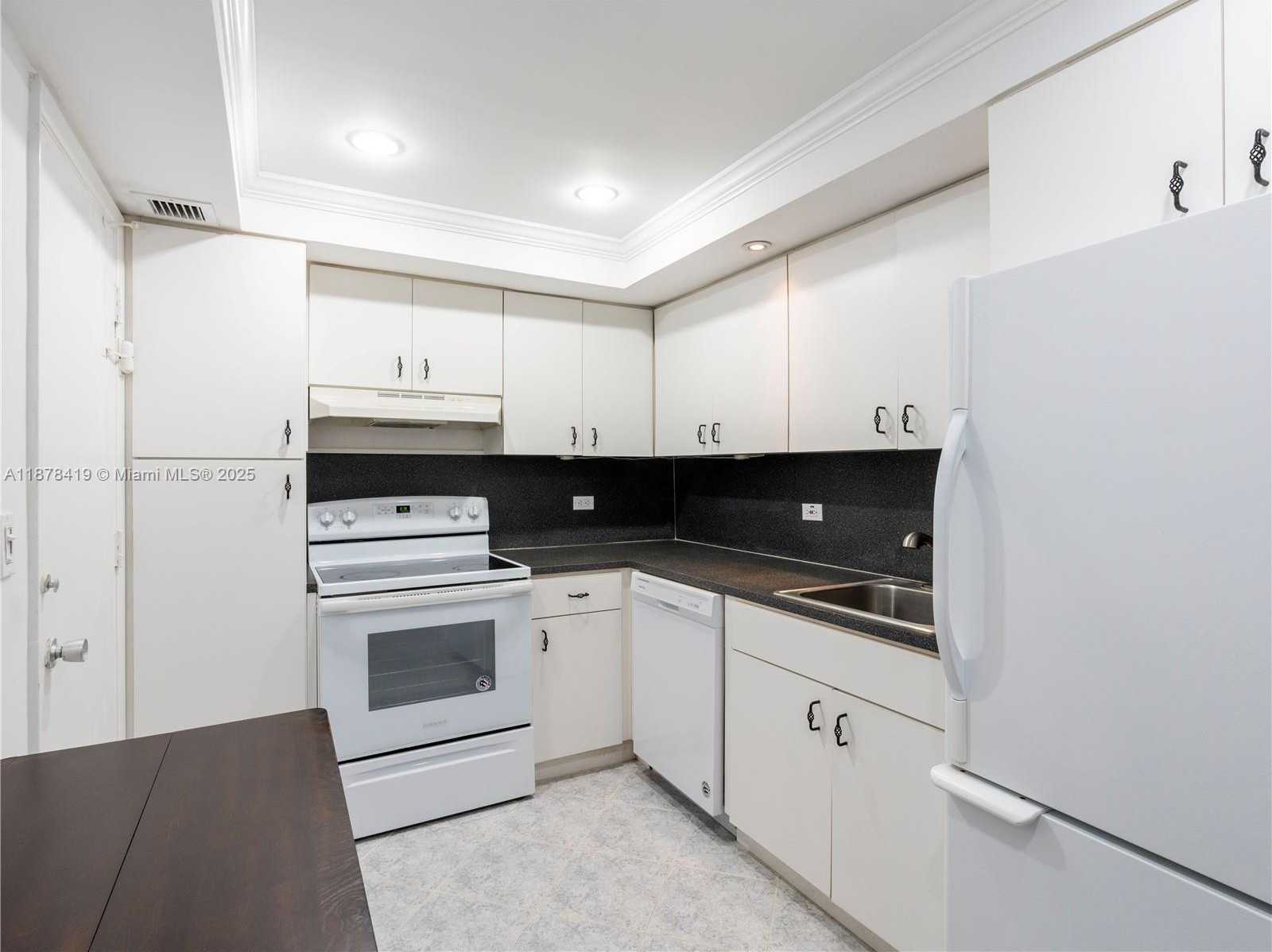 Small Image of 5005 COLLINS AVE #1105, Miami Beach Number 7