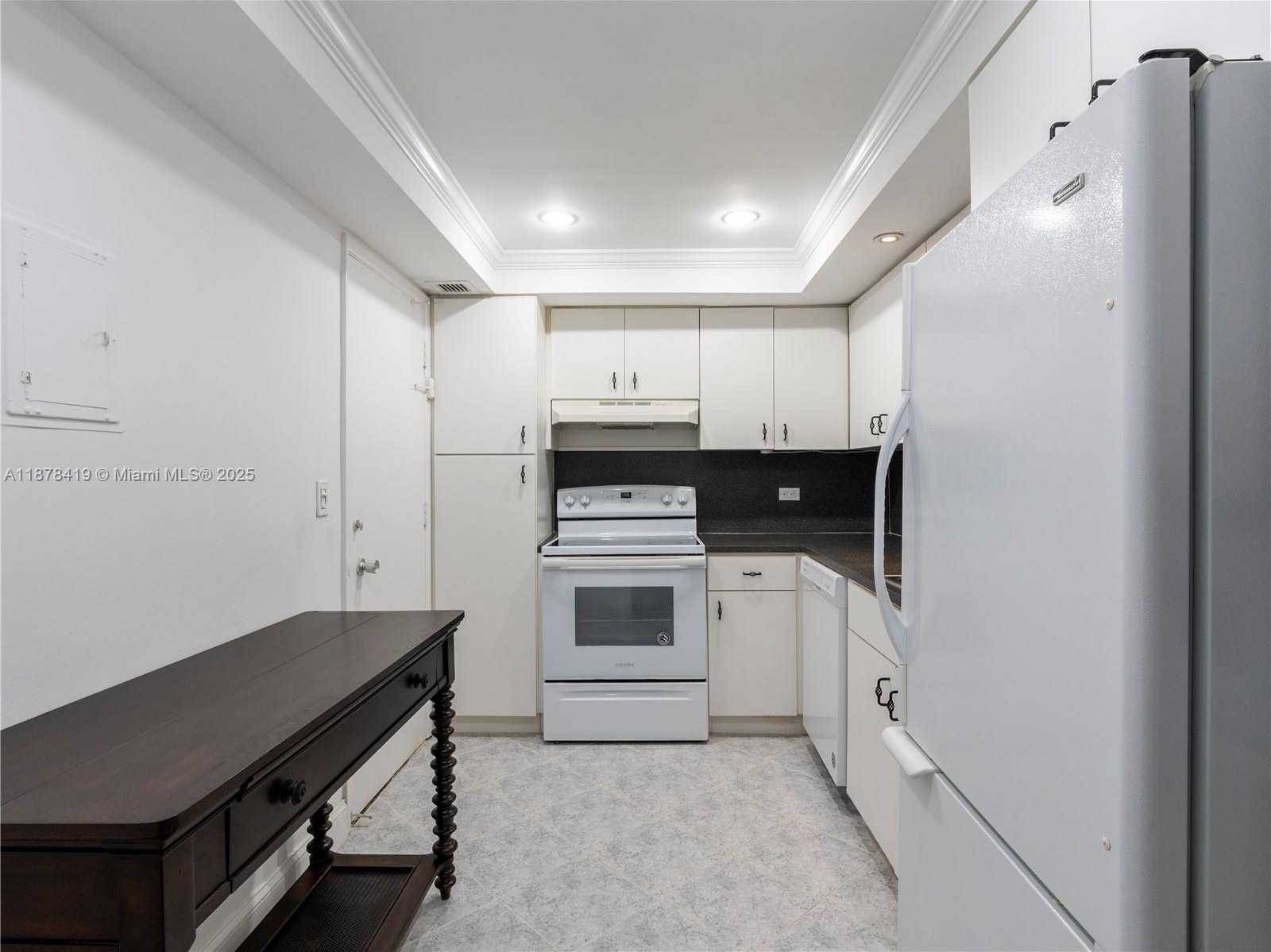 Small Image of 5005 COLLINS AVE #1105, Miami Beach Number 8