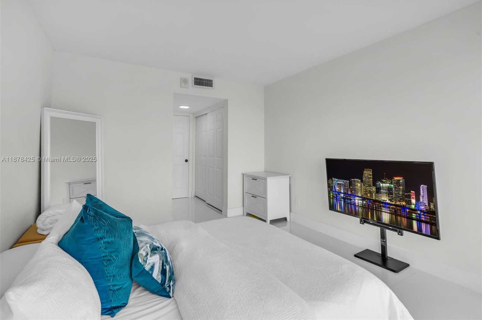 Small Image of 17720 NORTH BAY RD #903, Sunny Isles Beach Number 14