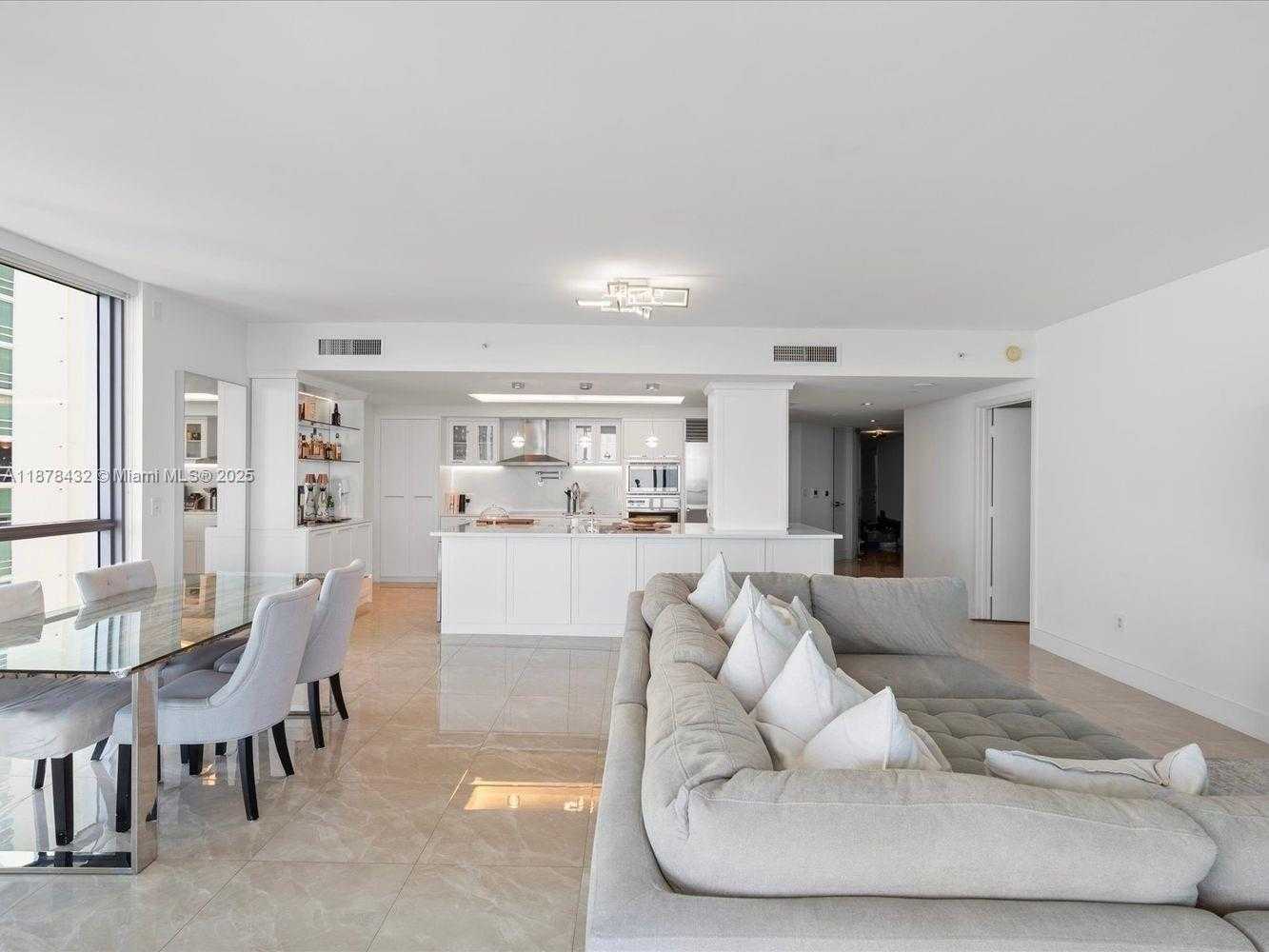 Small Image of 1331 BRICKELL BAY DR #1811, Miami Number 6
