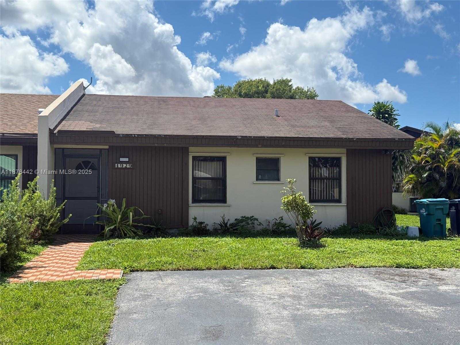 Small Image of 4929 SOUTH WEST 139TH CT, Miami Number 3