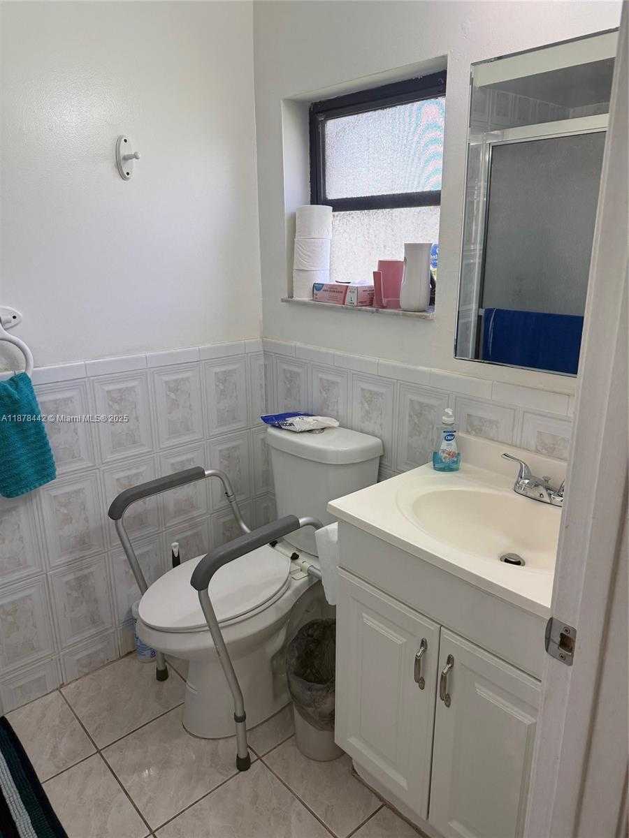 Small Image of 4929 SOUTH WEST 139TH CT, Miami Number 9