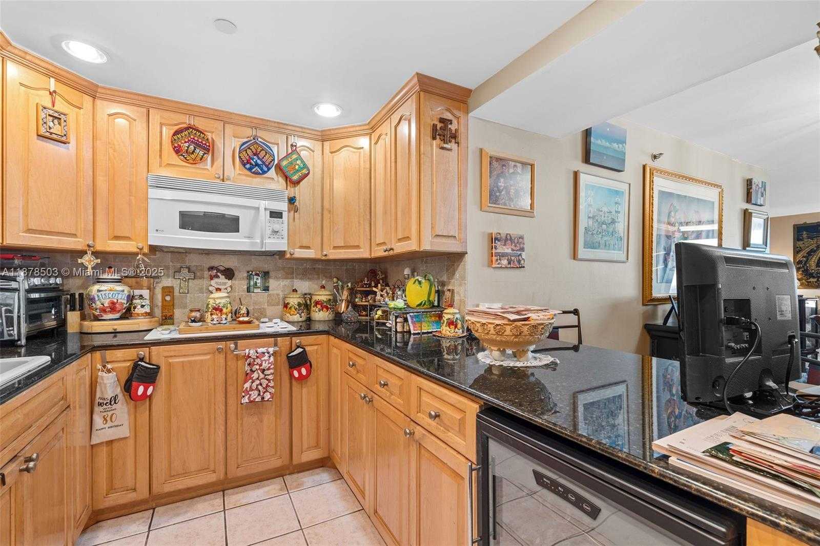 Small Image of 2401 COLLINS AVE #1712, Miami Beach Number 19