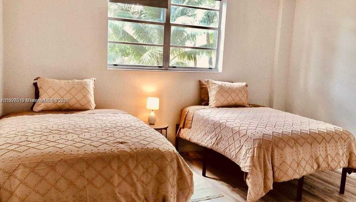 Small Image of Hollywood Number 6