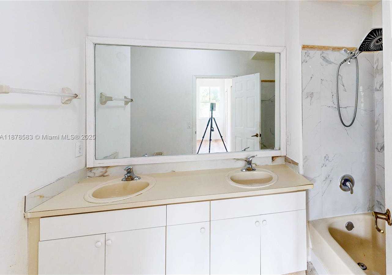 Small Image of 27345 SOUTH WEST 138TH CT, Homestead Number 32