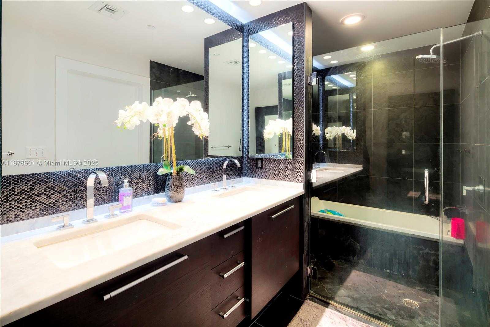 Small Image of 900 BISCAYNE BLVD #4003, Miami Number 21