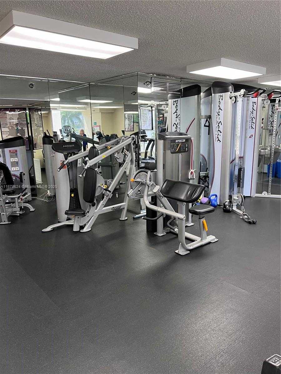 Small Image of 3530 MYSTIC POINTE DR #1212, Aventura Number 16