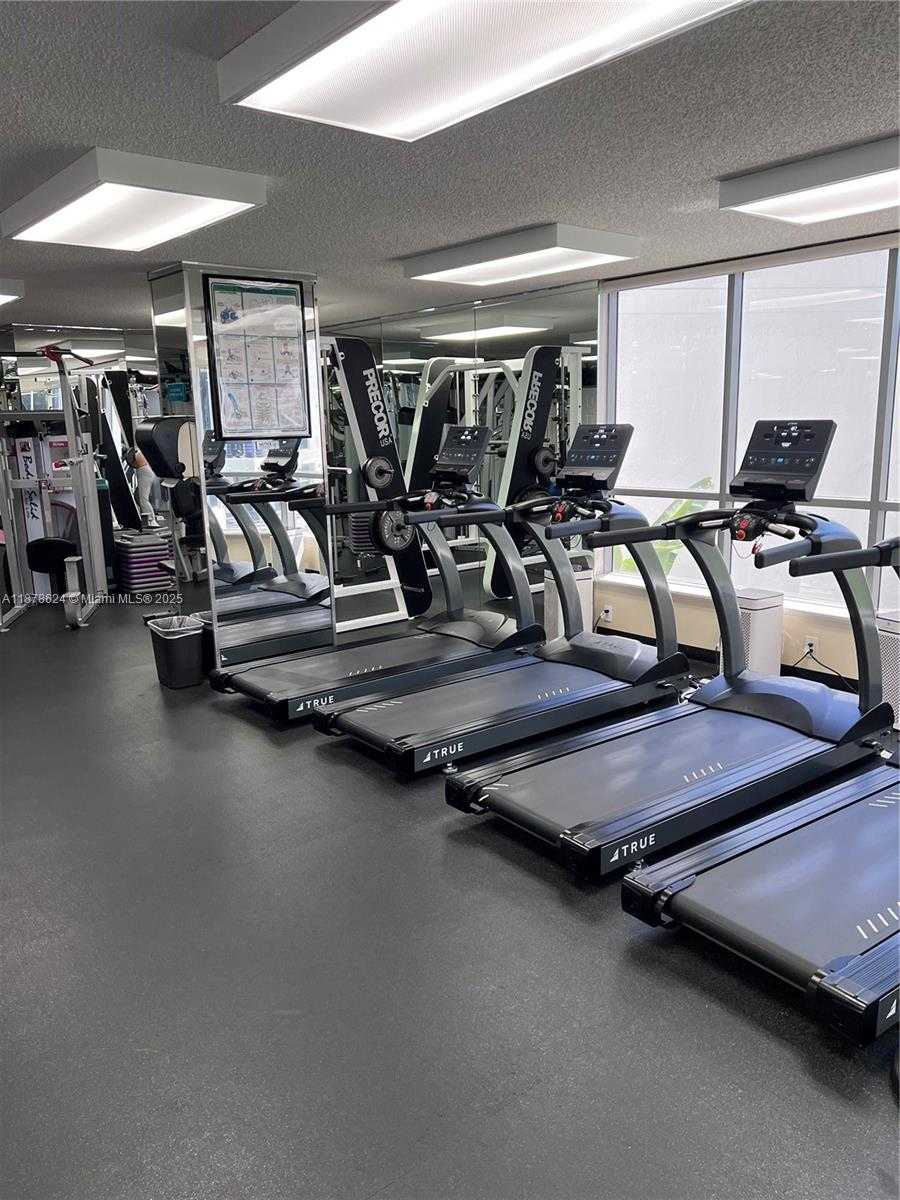 Small Image of 3530 MYSTIC POINTE DR #1212, Aventura Number 17