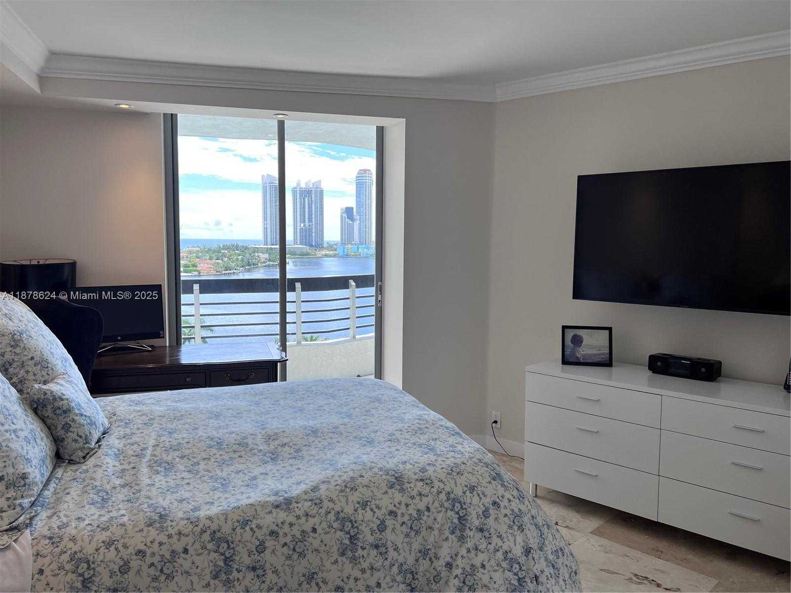 Small Image of 3530 MYSTIC POINTE DR #1212, Aventura Number 6