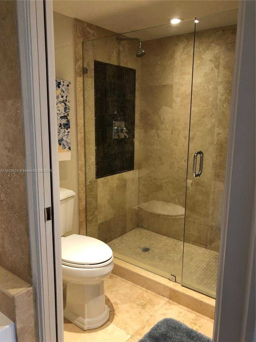 Small Image of 3530 MYSTIC POINTE DR #1212, Aventura Number 9