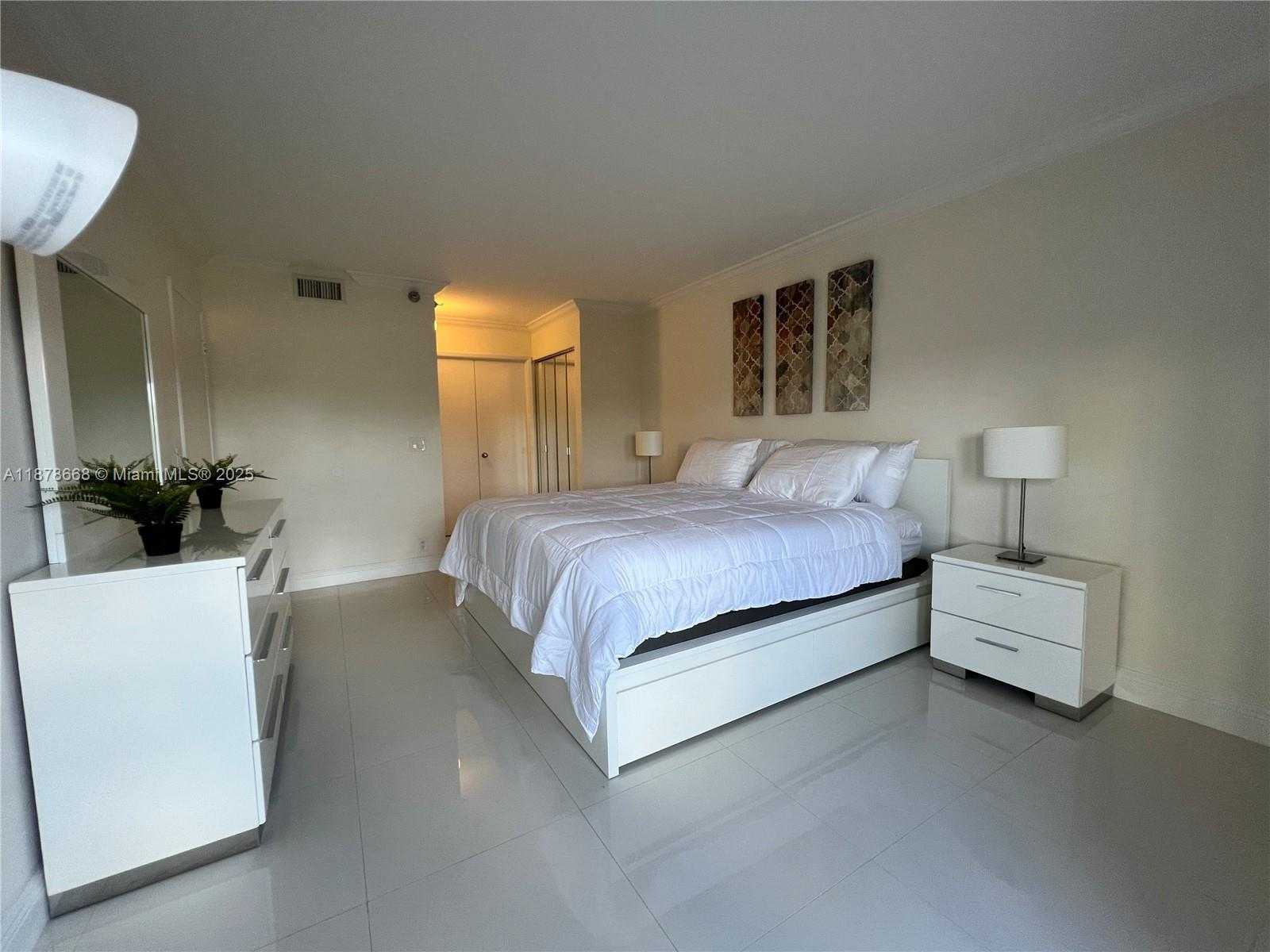 Small Image of 3300 NORTH EAST 191ST ST #406, Aventura Number 4