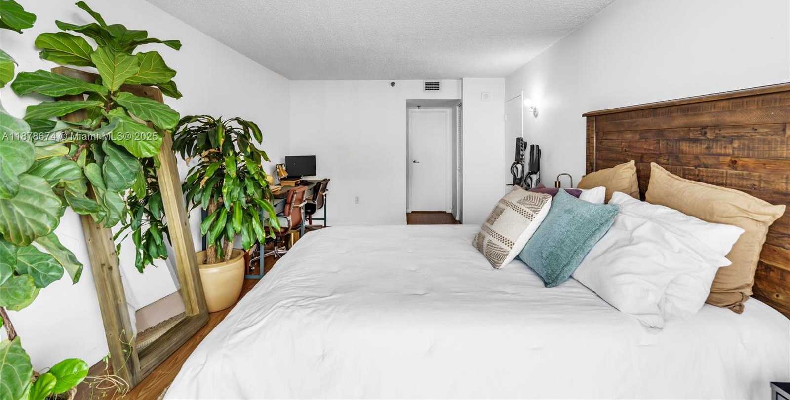Small Image of 555 NORTH EAST 15TH ST #PH-D, Miami Number 11