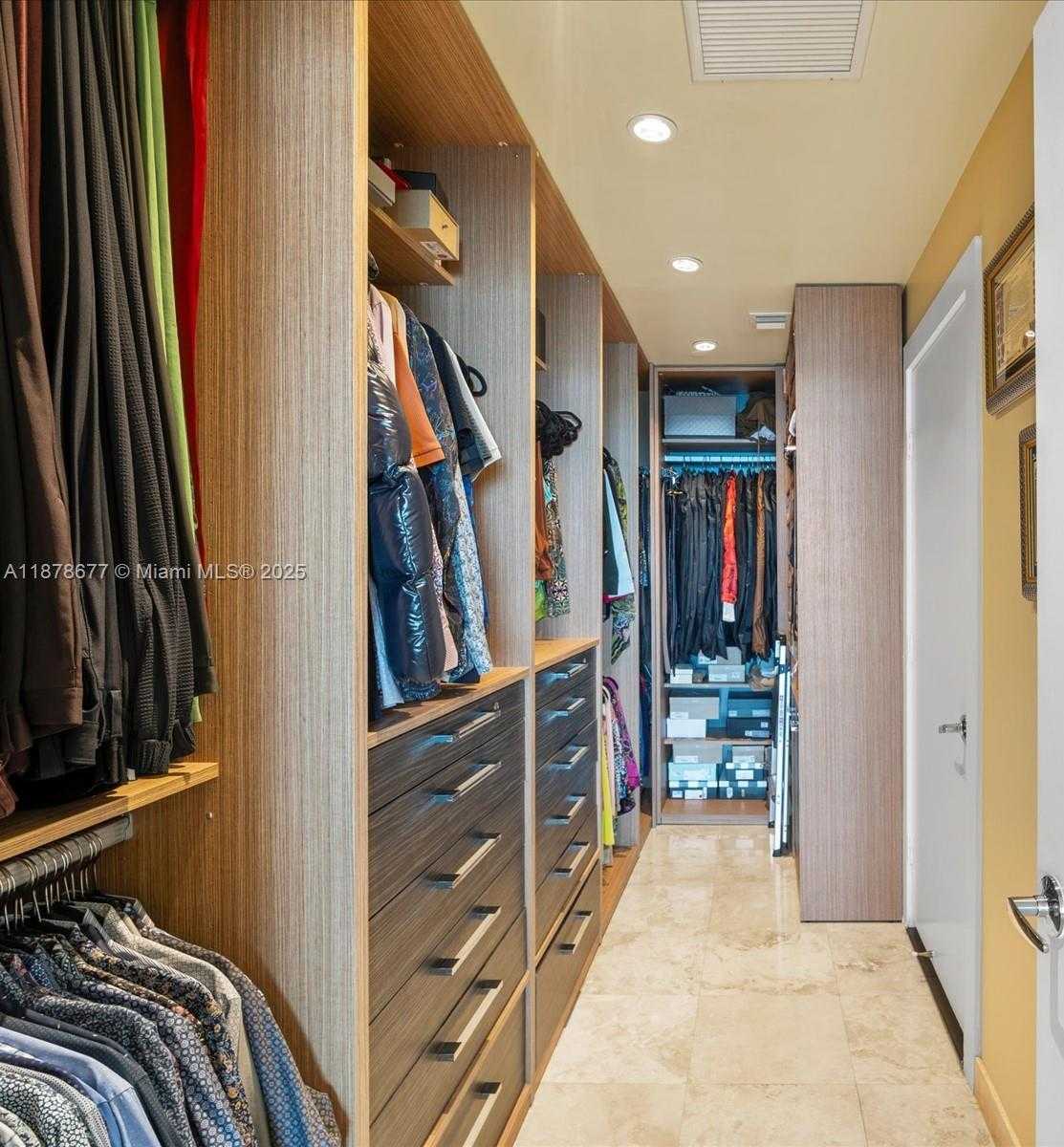 Small Image of 900 BISCAYNE BLVD #3709, Miami Number 30