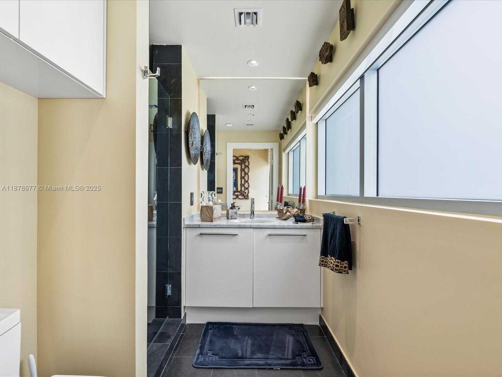 Small Image of 900 BISCAYNE BLVD #3709, Miami Number 38