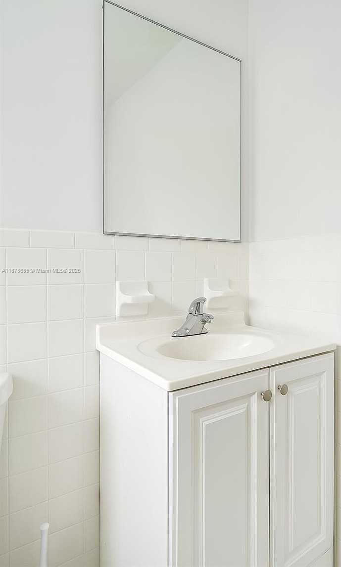 Small Image of 1824 MONROE ST #7, Hollywood Number 16